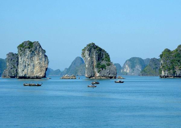 Bai Tu Long bay